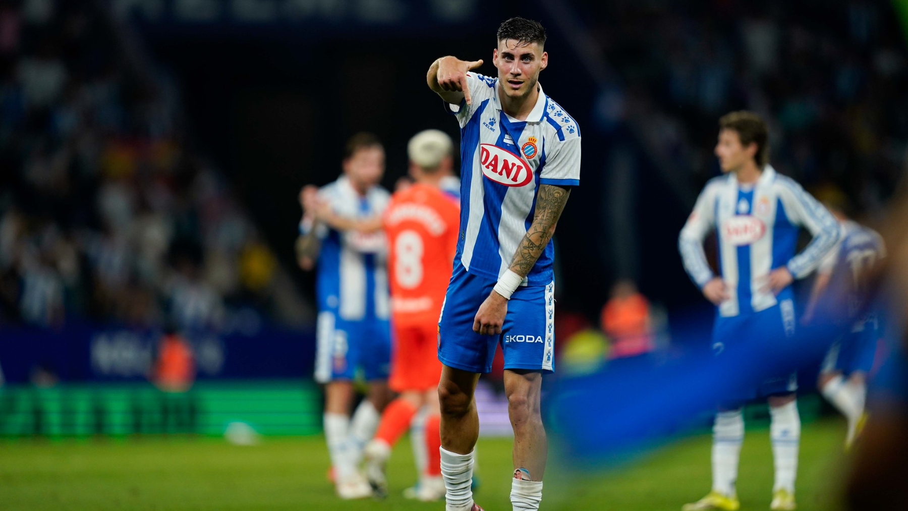 El Espanyol acaba la Liga salvado, con Manolo reforzado por la grada y un verano clave para Monchi y el proyecto de Pace; ver bajar al Girona y al Mallorca debe servir de aviso: en esta Liga, si te duermes, te vas 1 roberto celebracion espanyol real sociedad