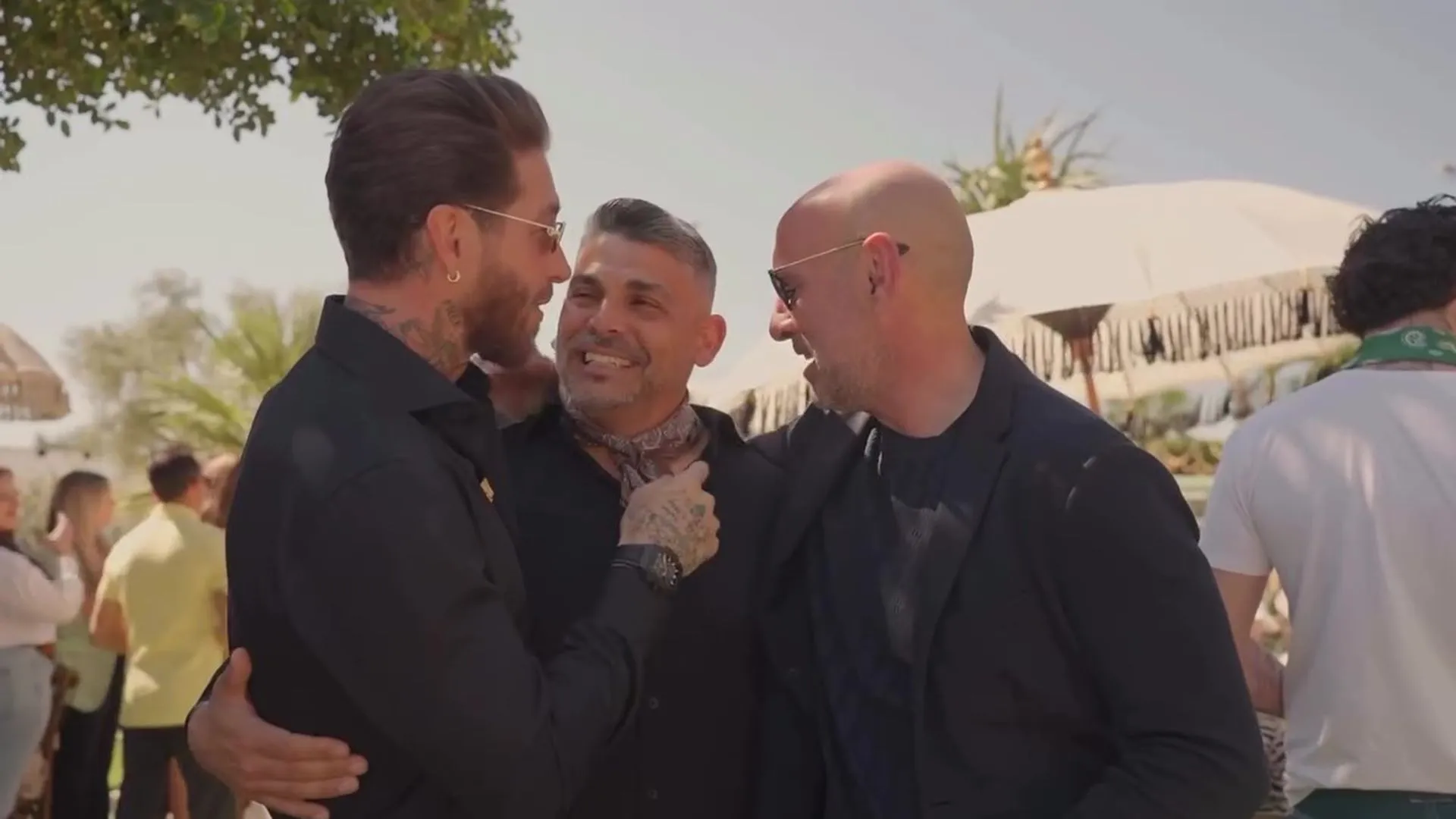 sergio ramos y monchi con bezares en el cumpleanos de sergio ramos 16 9 aspect ratio default 1044431 da39