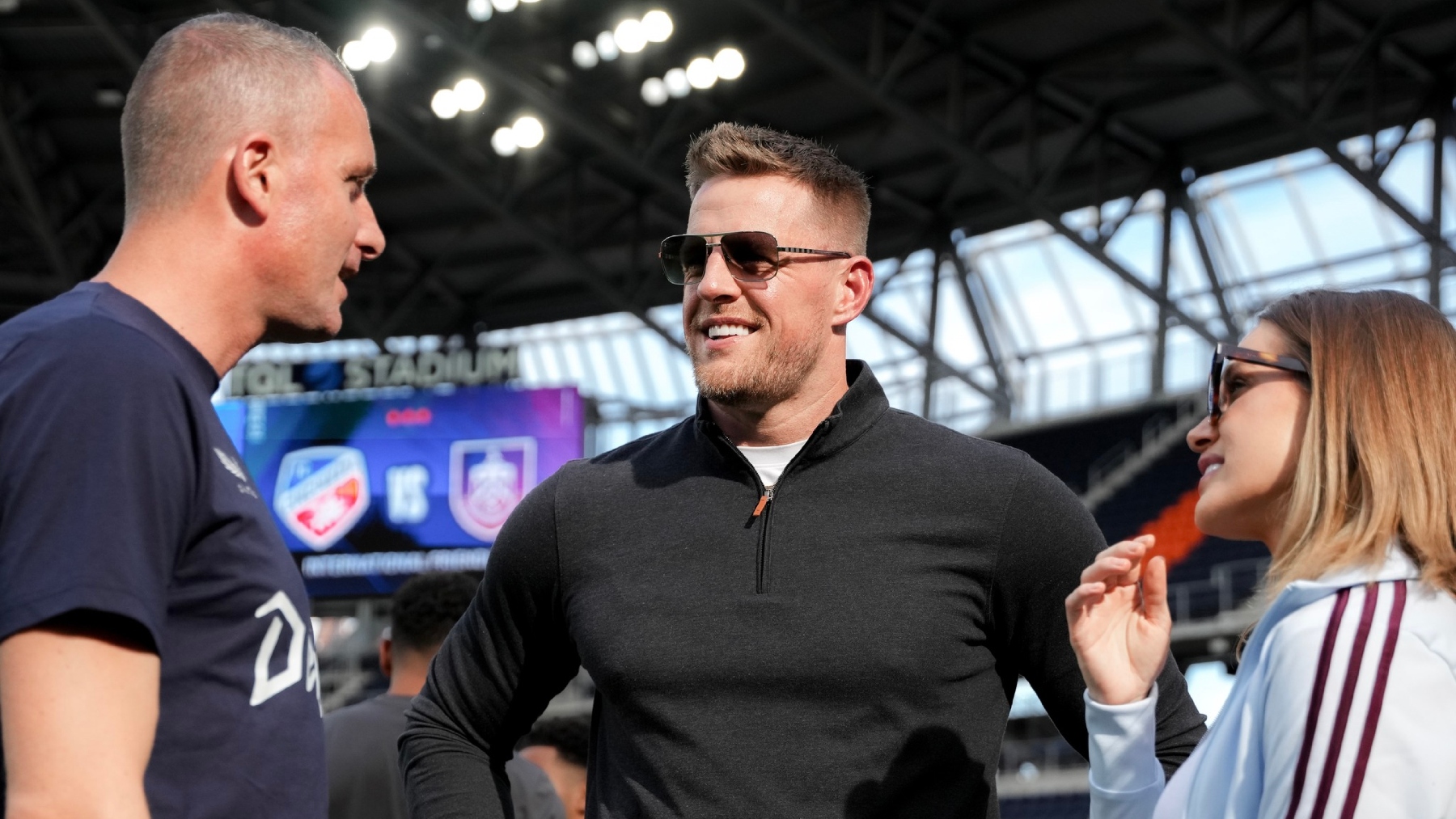 Lluc Castell ya entrena con el Burnley mientras JJ Watt intenta frenar la inquietud de la afición 'claret' por las salidas de jugadores como Hartman 4 burnley jj watt