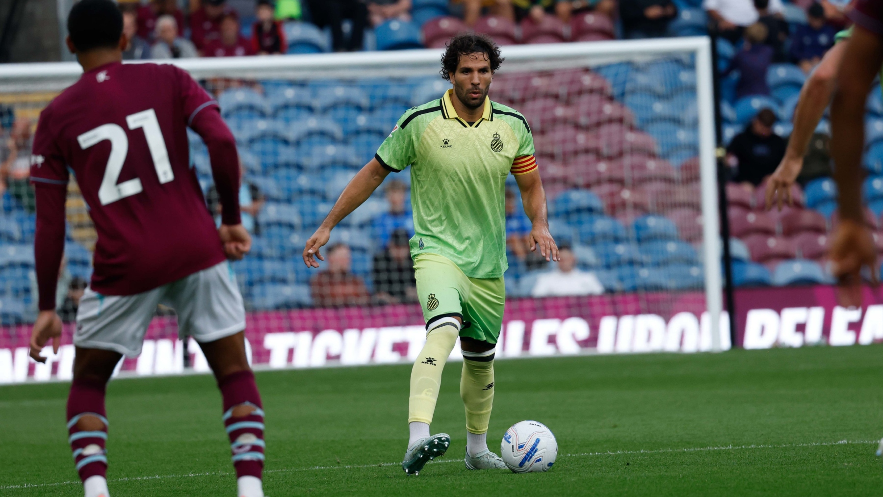El análisis del Burnley - Espanyol: el empate en Turf Moor no tapa las grietas del Espanyol: faltan centrales, ritmo e idea colectiva; el debate sobre Manolo González seguirá abierto 4 cabrera burnley espanyol