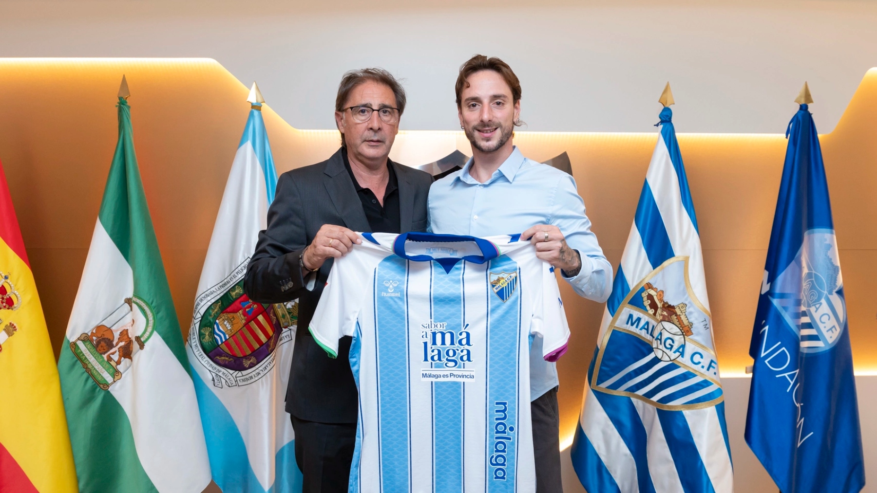 Fernando Calero aterriza en el Málaga y lo hace con mensaje: "Aún tengo fútbol para rato"; el central encuentra equipo antes de que el Espanyol ligue su relevo 2 calero presentacion malaga
