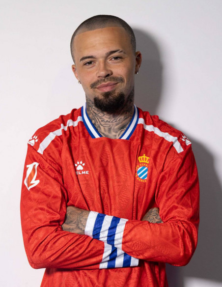 El Espanyol presenta su segunda equipación: vuelve el rojo más noventero y reconocible, e incorpora una textura inspirada en el plumaje del perico 3 camiseta 2 equipacion 26 27 manga larga adulto