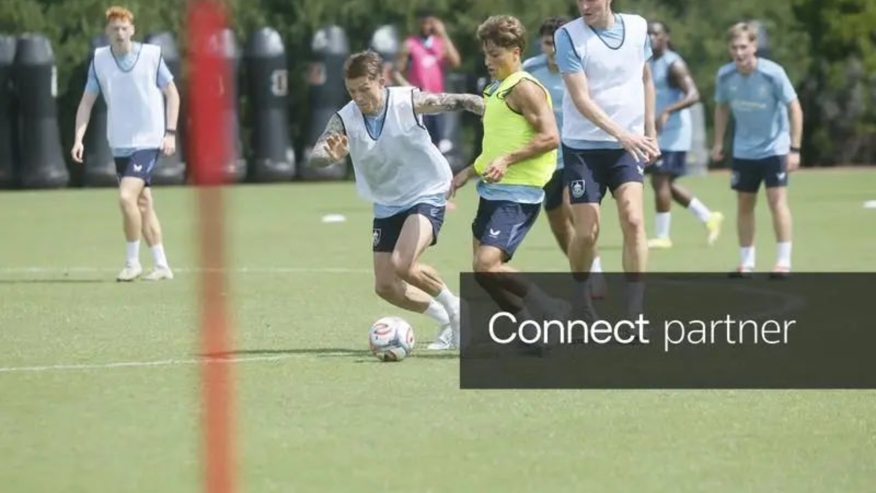 Lluc Castell ya entrena con el Burnley mientras JJ Watt intenta frenar la inquietud de la afición 'claret' por las salidas de jugadores como Hartman 2 lluc castell burnley diario perico