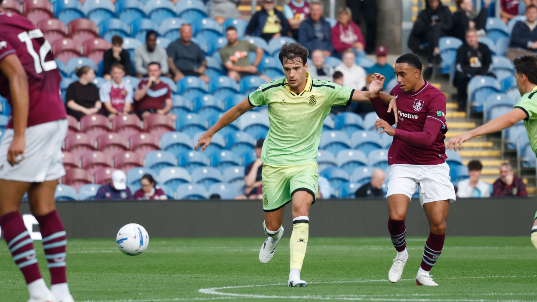 El análisis del Burnley - Espanyol: el empate en Turf Moor no tapa las grietas del Espanyol: faltan centrales, ritmo e idea colectiva; el debate sobre Manolo González seguirá abierto 2 urko burnley espanyol