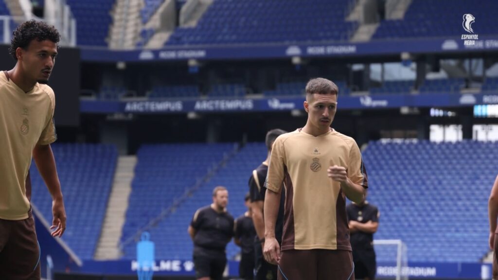 Semana importante para el Espanyol de Monchi y Manolo: el cierre del mercado y una respuesta pendiente ante el Sevilla; lo de Anoeta, ¿una mala tarde o enseñó problemas que todavía están por resolver? 7 bryan zaragoza entreno espanyol