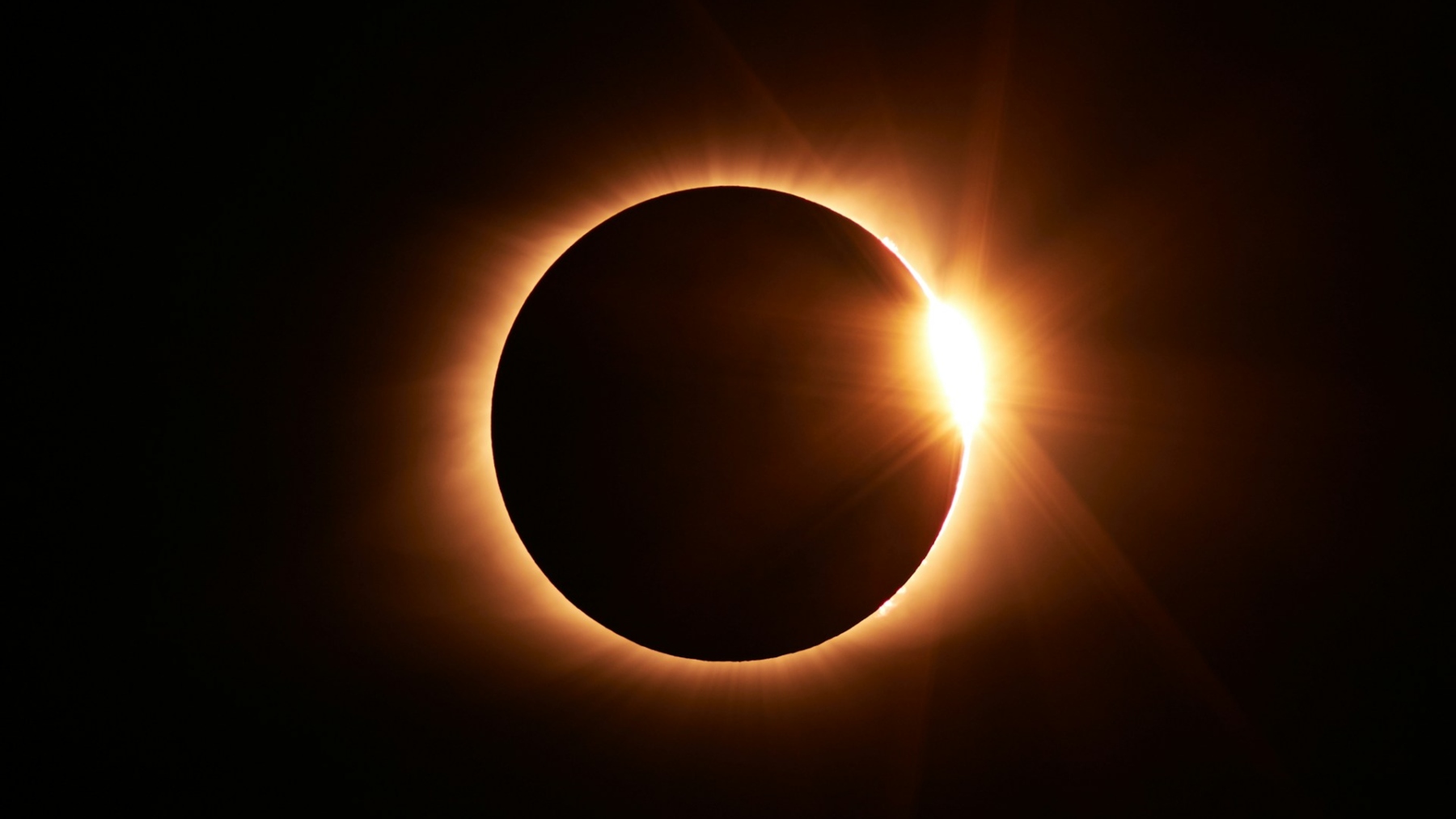 Portada amigable 38 eclipse 12 agosto