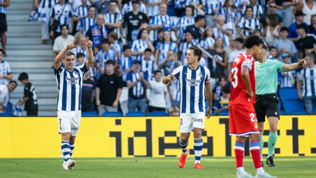 El análisis del Real Sociedad - Espanyol: una tarde plana, demasiados errores y pocas respuestas en Anoeta; Manolo tiene trabajo 3 real sociedad espanyol 26 27