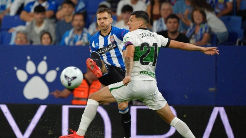 Todos miran a Manolo, pero el problema del Espanyol no acaba en el banquillo 6 bryan olivan espanyol elche 26 27