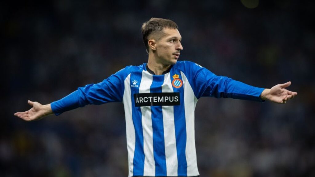El análisis del Espanyol - Sevilla: Marcos Fernández rescató al Espanyol, pero el empate ante el Sevilla dejó dudas por el once, la tardanza de los cambios y la falta de oficio contra diez 7 bryan zaragoza debut espanyol sevilla 26 27