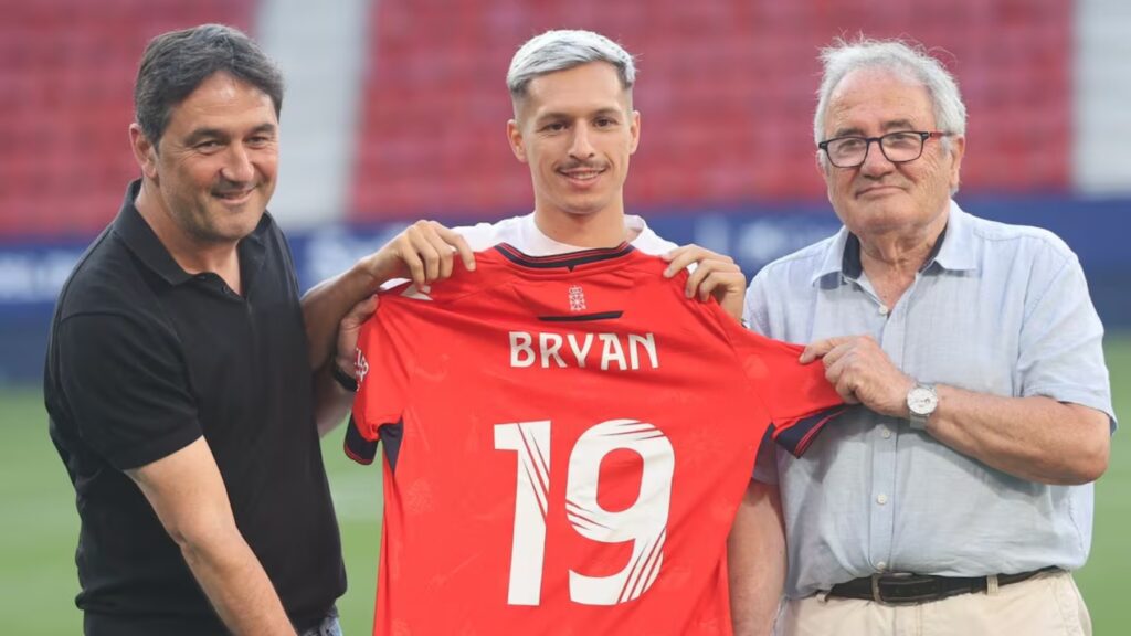Bryan Zaragoza vuelve a El Sadar buscando que el Espanyol sea su casa definitiva 4 bryan zaragoza presentacion osasuna