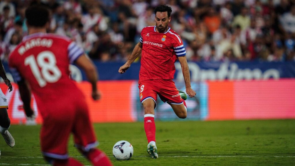 El análisis del Rayo - Espanyol: del control de Pamplona al caos de Butarque en apenas tres días; el experimento de Manolo falla en Butarque con una primera parte desastrosa y una reacción que llegó tarde 6 edu exposito rayo espanyol 26 27