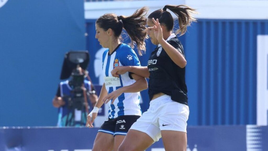 CRÓNICA | Espanyol Femenino - FC Badalona Women: bajo mínimos y sin ideas en la segunda derrota en dos partidos del Espanyol Femenino en Liga F (0-1) 4 espanyol femenino badalona women 26 27 2