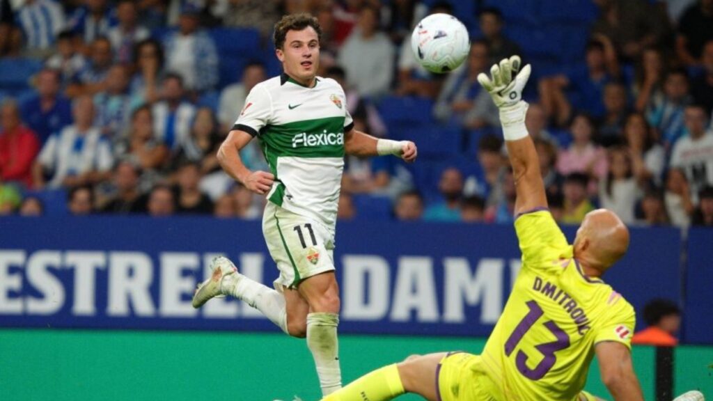RCD Espanyol - Elche: Irreconocibles contra diez (1-3) 6 german valera dmitrovic espanyol elche 26 27