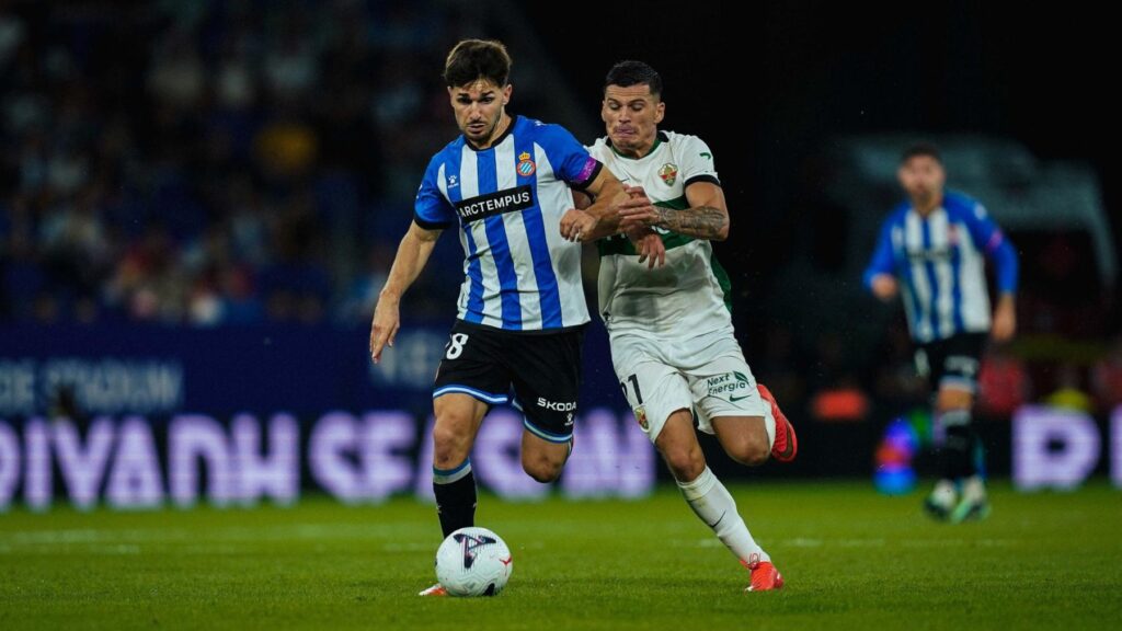 Todos miran a Manolo, pero el problema del Espanyol no acaba en el banquillo 9 javi hernandez espanyol elche 26 27