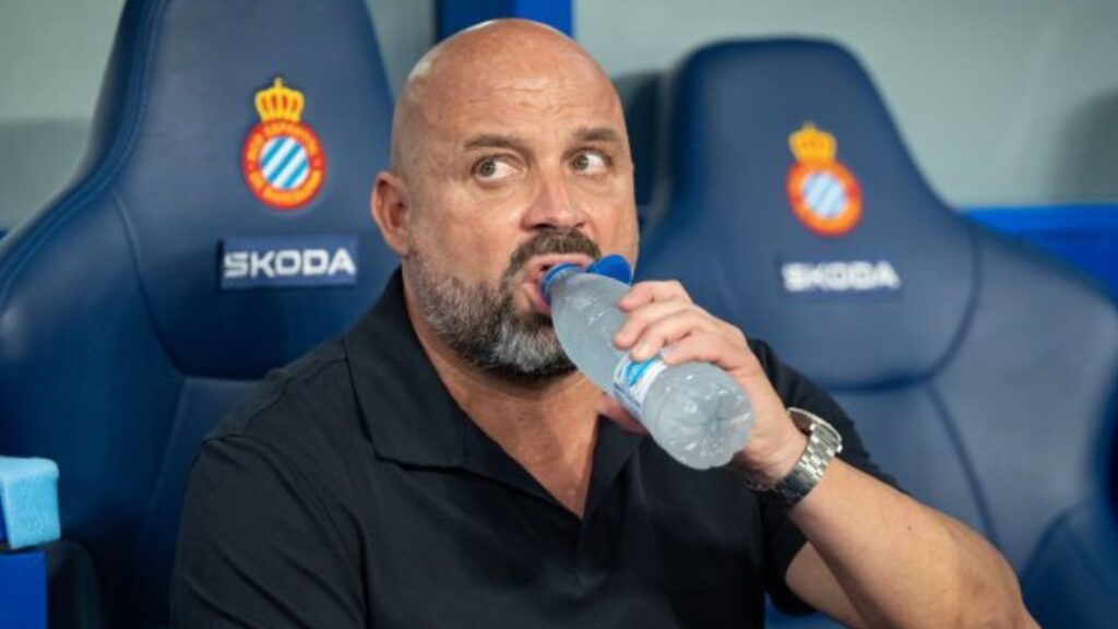 Monchi se moja con Manolo González: mantener al técnico también es decidir y ahora el riesgo es compartido 5 manolo espanyol sevilla 26 27 1
