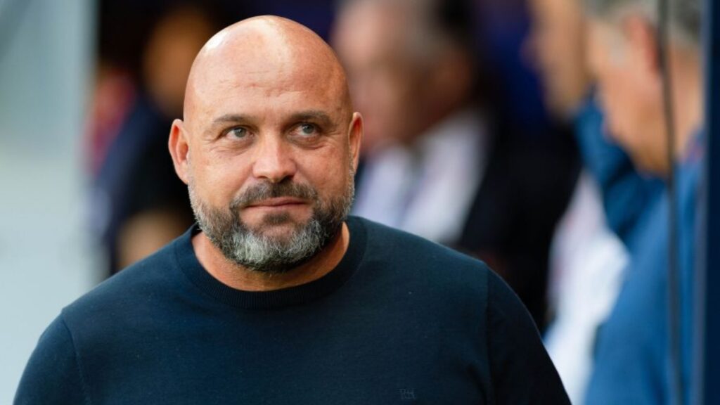 El análisis del Osasuna - Espanyol: eficacia, oficio y un equipo que por fin supo controlar el partido; Roberto golpea y Manolo encuentra el encuentro que necesitaba 8 manolo gonzalez osasuna espanyol 26 27