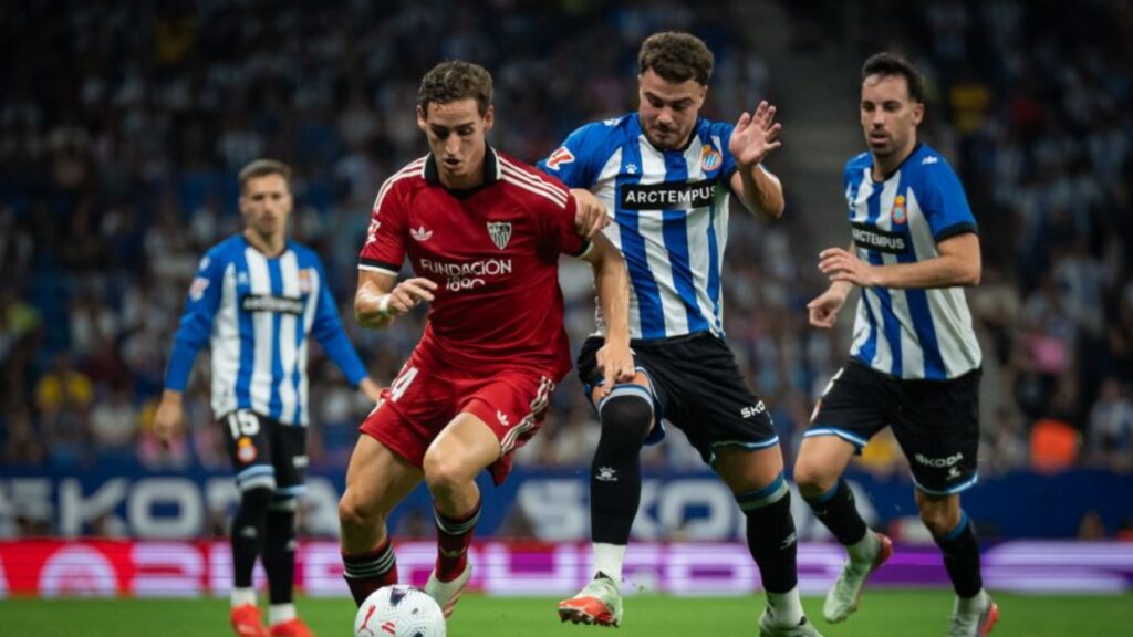 El Espanyol contra diez: una ventaja que se está convirtiendo en problema; ¿qué falla cuando juega con uno más? 3 marcos fernandez espanyol sevilla 26 27