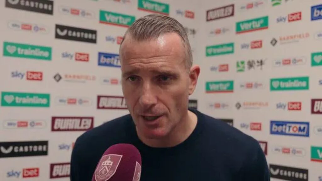 El otro gran problema de Alan Pace: el Daily Mail describe en un demoledor informe un profundo deterioro deportivo, institucional y económico desde la llegada de ALK 4 nicky hayen burnley derby county 26 27