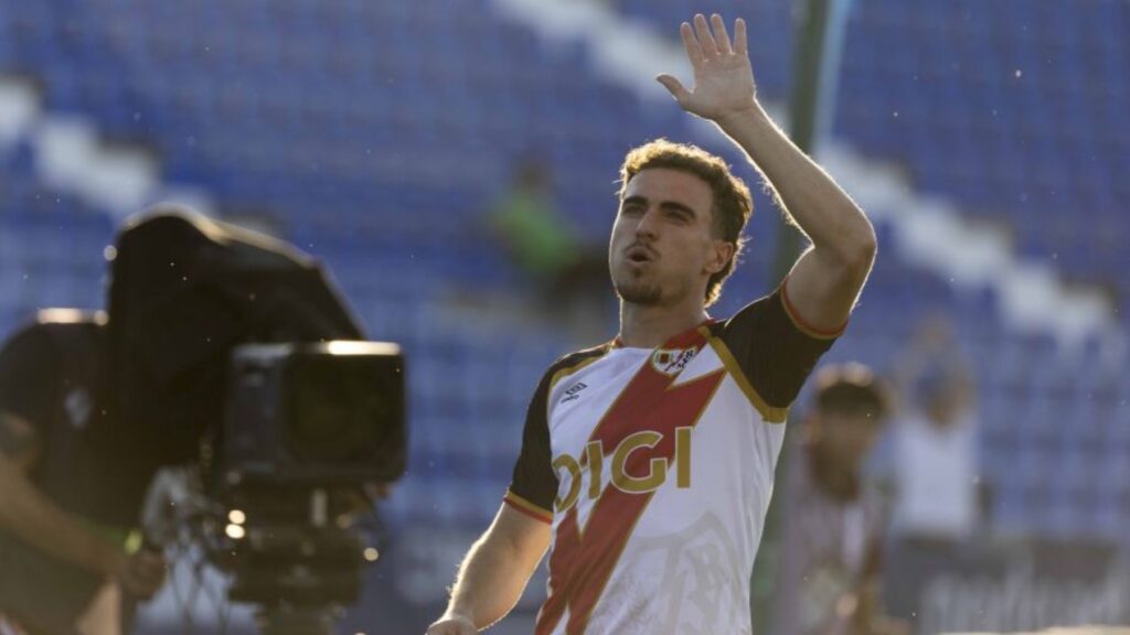 El análisis del Rayo - Espanyol: del control de Pamplona al caos de Butarque en apenas tres días; el experimento de Manolo falla en Butarque con una primera parte desastrosa y una reacción que llegó tarde 5 pedrosa rayo espanyol 26 27