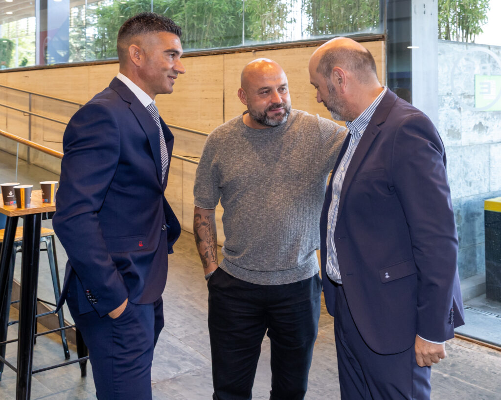 Manolo González aprovecha el parón del Espanyol para acudir a la reunión de entrenadores profesionales de la RFEF; se han tratado asuntos relacionados con el arbitraje, el liderazgo y cuestiones laborales 3 reunion entrenadores profesionales 1