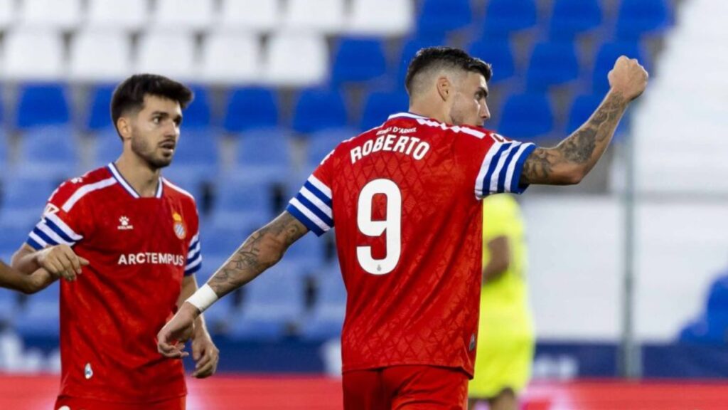 El análisis del Rayo - Espanyol: del control de Pamplona al caos de Butarque en apenas tres días; el experimento de Manolo falla en Butarque con una primera parte desastrosa y una reacción que llegó tarde 7 roberto javi hernandez rayo espanyol 26 27