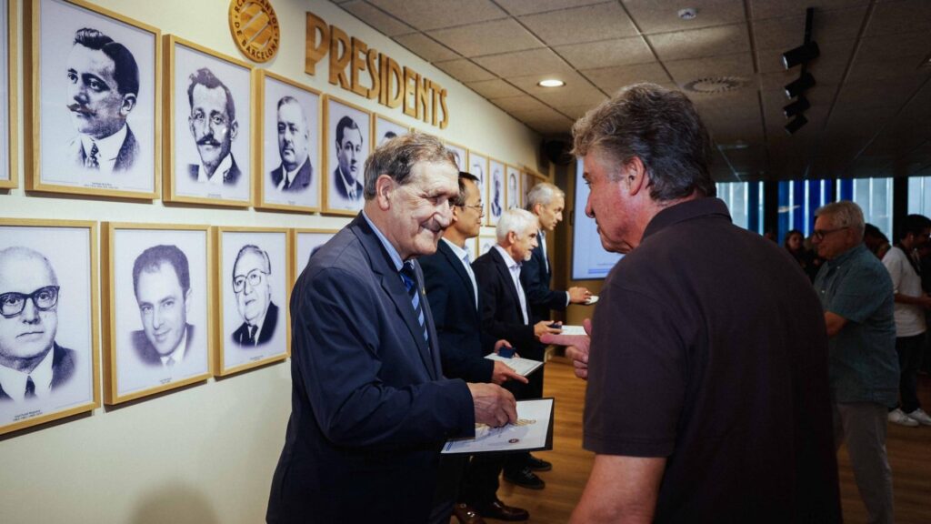 Toda una vida con el Espanyol: el club reconoce en el RCDE Stadium a los socios que cumplen 50 años de antigüedad y distingue a Francisco Perelló Molné por sus 75 años de fidelidad 4 homenaje socios espanyol 50 75 anos 2