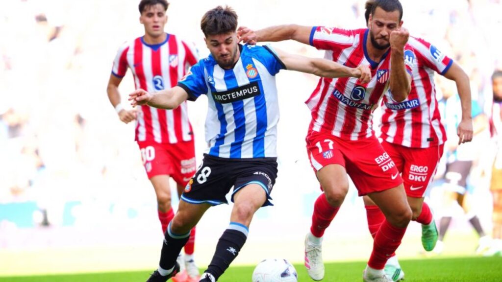 Javi Hernández, el futbolista del que depende todo el ataque del Espanyol: una solución que también descubre un problema 3 javi hernandez espanyol atletico madrid 26 27