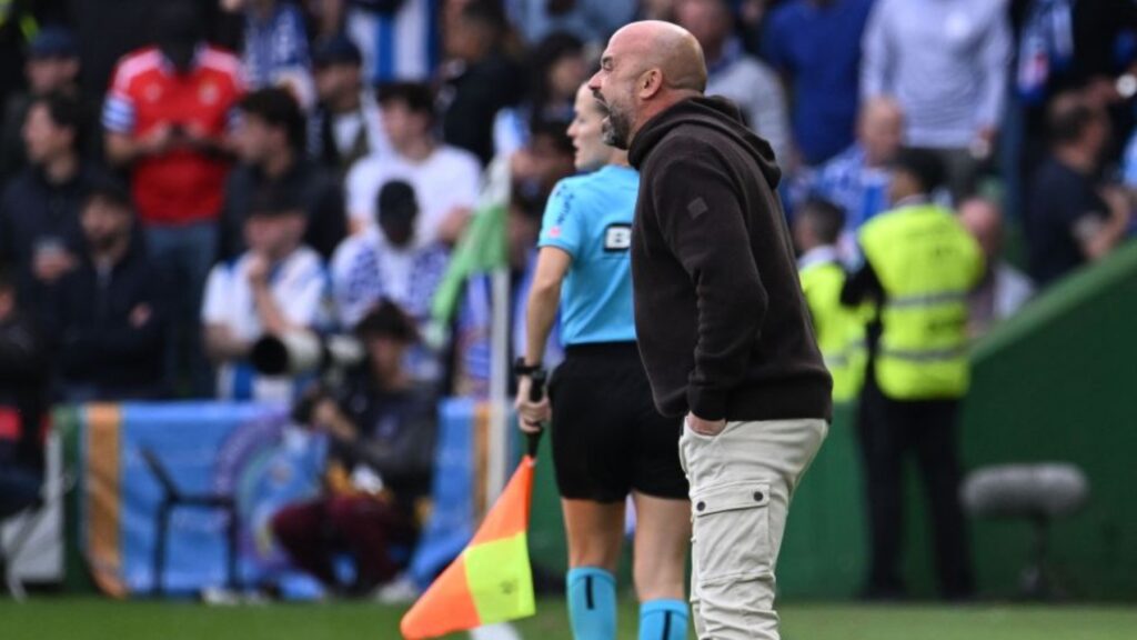 Análisis del Racing - Espanyol: el RCDE toca fondo con otro partido perdido, los mismos errores y deja a Manolo contra las cuerdas,; el despido del entrenador del Burnley añade contexto a las decisiones del grupo de Alan Pace 9 manolo racing espanyol 26 27
