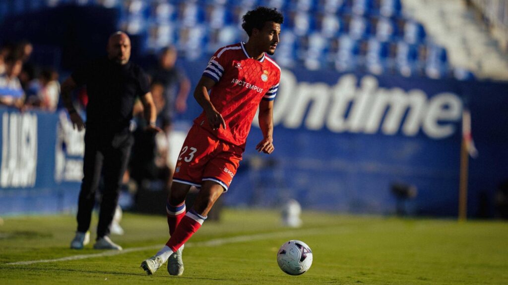 El nuevo reto de Omar El Hilali: mantener su sitio en el lateral derecho del Espanyol ahora que Gorosabel está preparado 5 omar manolo rayo espanyol butarque