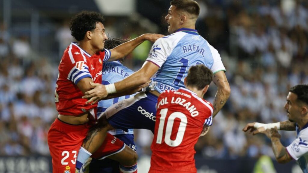 Málaga CF - RCD Espanyol: Sin premio en el último suspiro (1-1) 6 omar pol lozano malaga espanyol 26 27