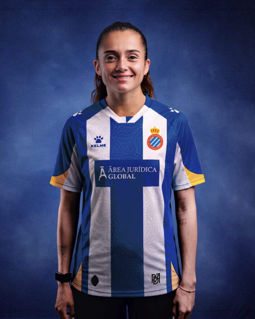 El Espanyol deja en manos de los pericos su primera camiseta para la temporada 2027-28: tres diseños a votación y uno que rompe con todo 5 propuesta camiseta lucia vallejo